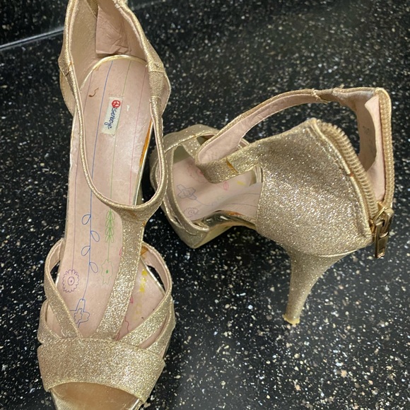 Shoes - Picture 11 of 12